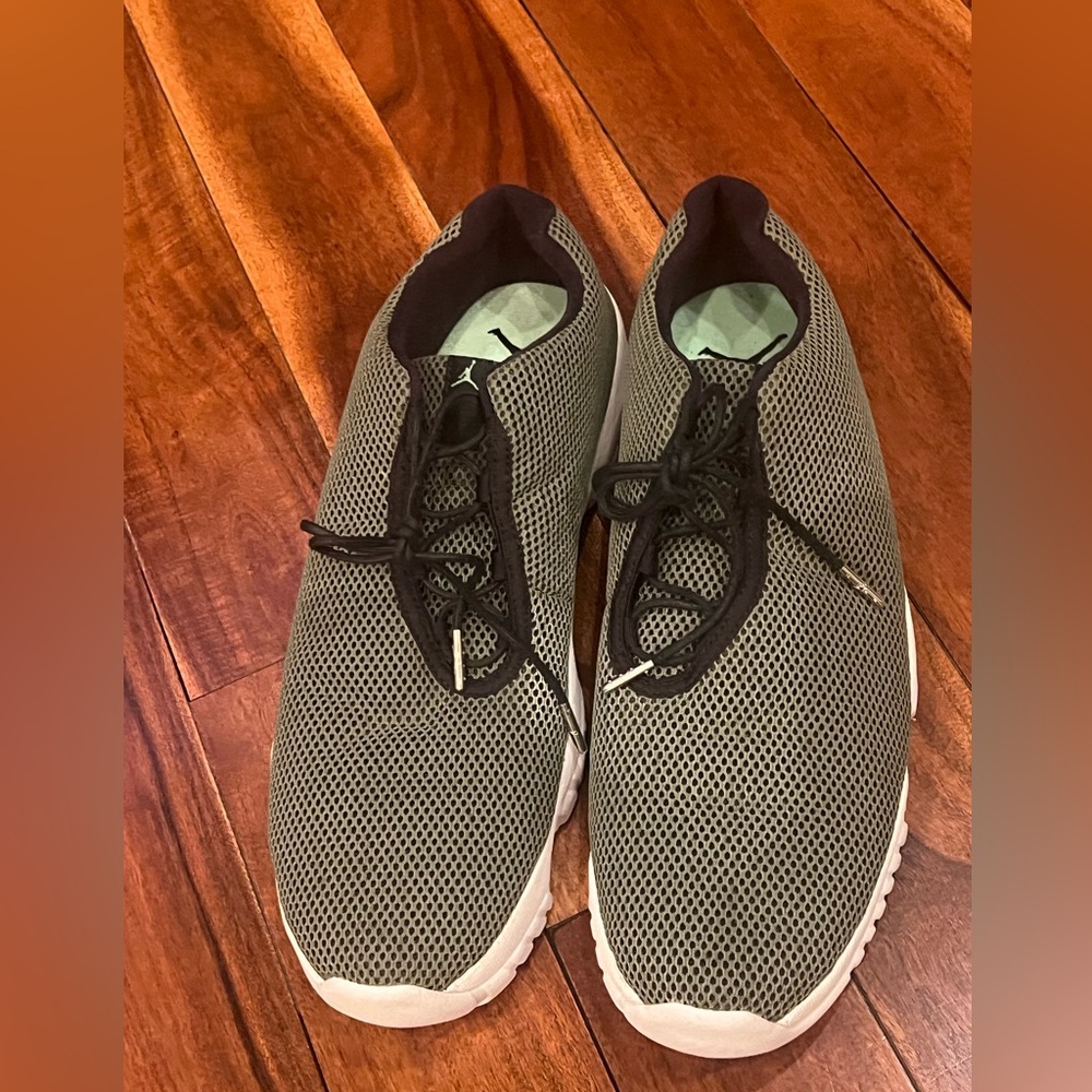 NIKE Air Jordan Futures.  Green, size 13.  Great condition. 

Smoke free home.